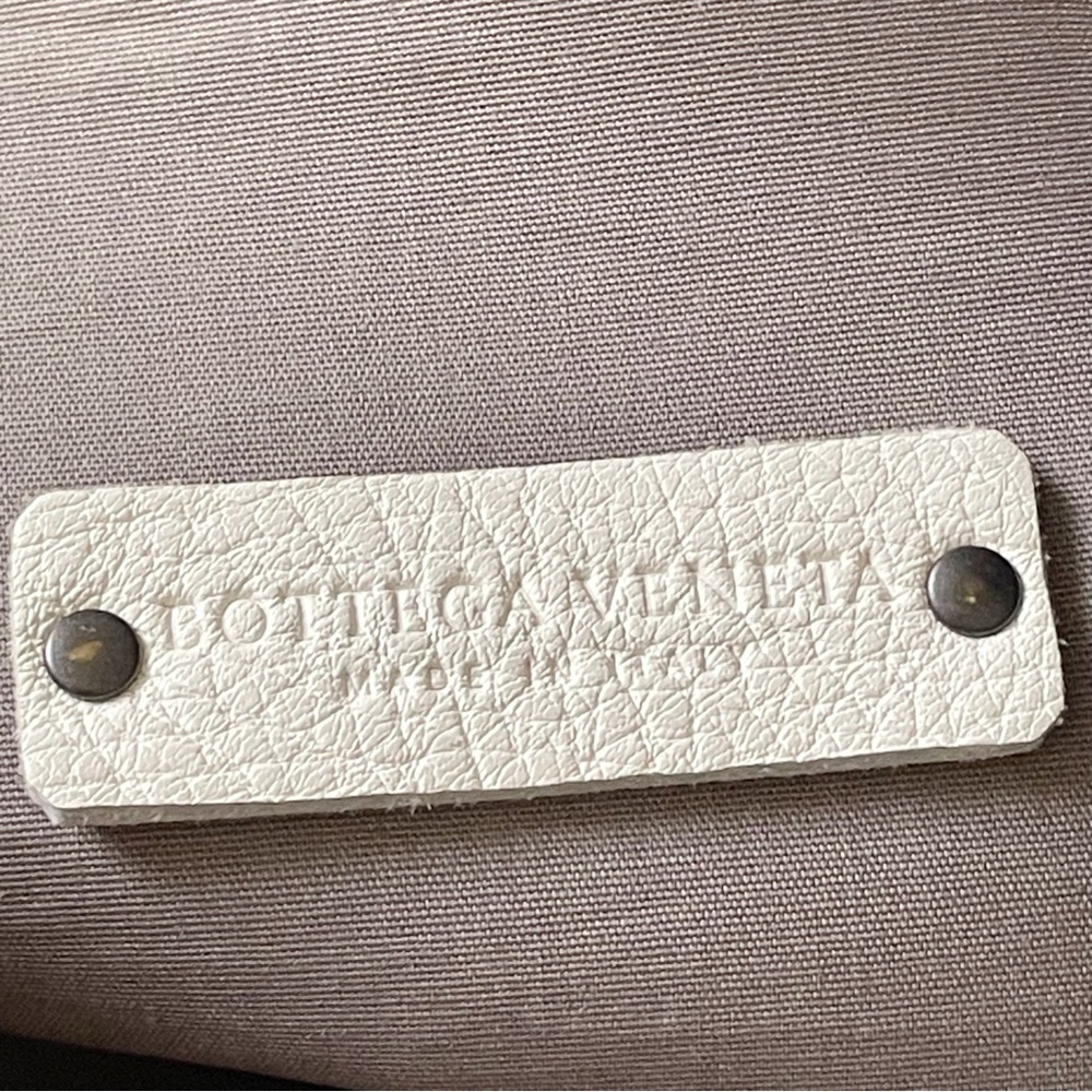 Bottega Veneta bone white pebbled leather intrecciato detail crossbody bag - Picture 12 of 12